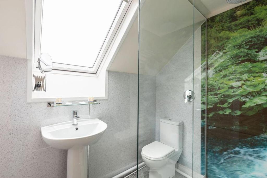 Silver Street Suites Whitby Bagian luar foto