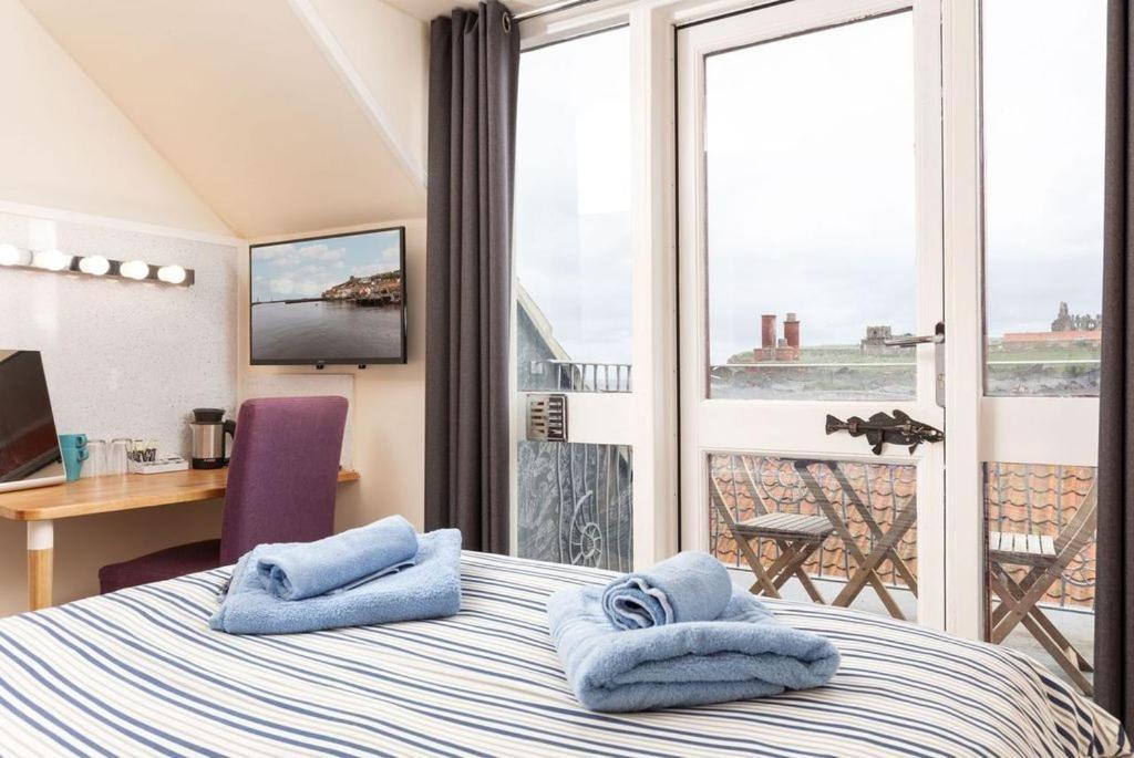 Silver Street Suites Whitby Bagian luar foto