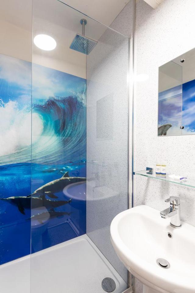 Silver Street Suites Whitby Bagian luar foto
