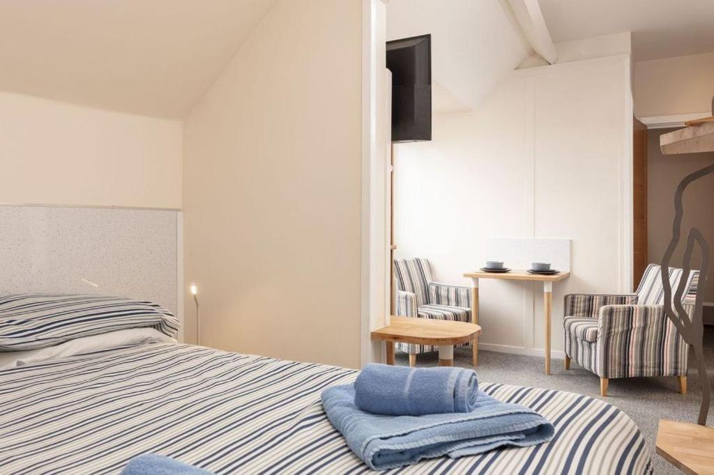 Silver Street Suites Whitby Bagian luar foto