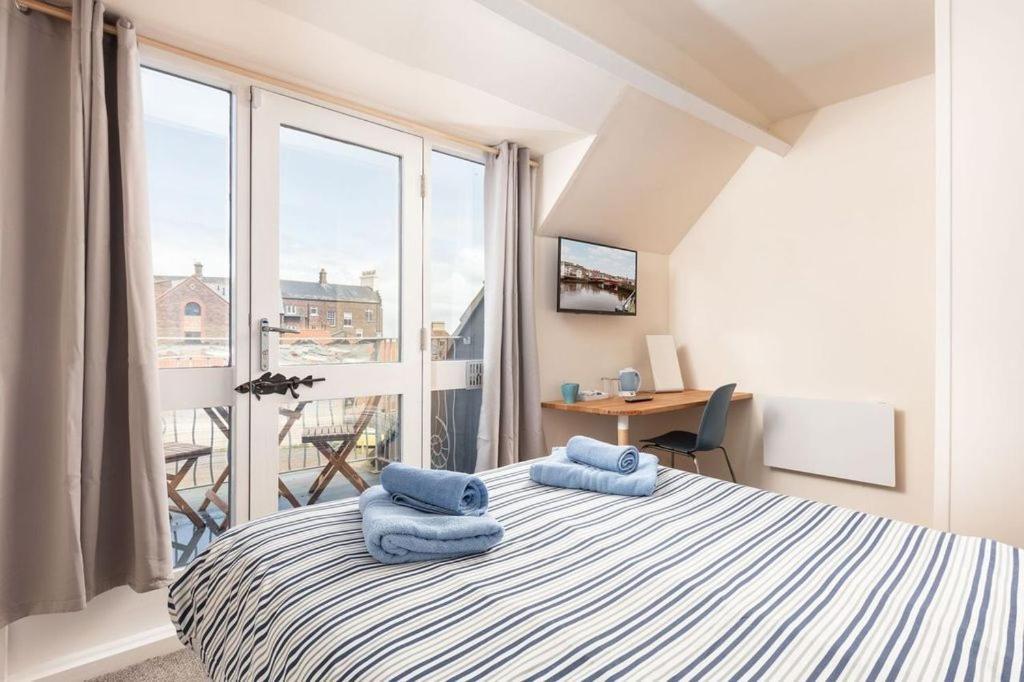 Silver Street Suites Whitby Bagian luar foto