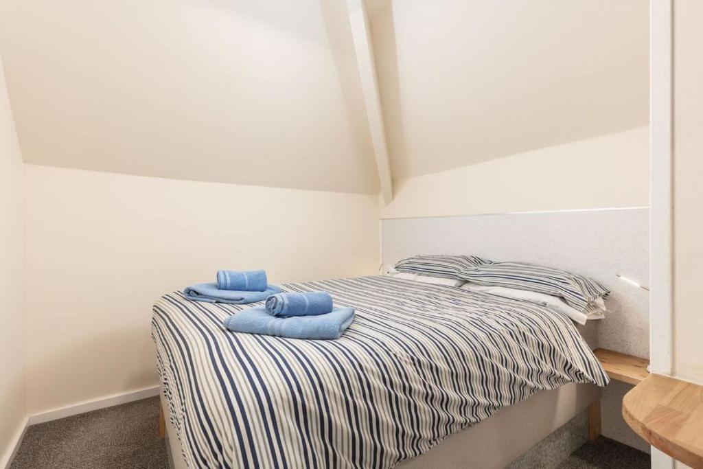 Silver Street Suites Whitby Bagian luar foto