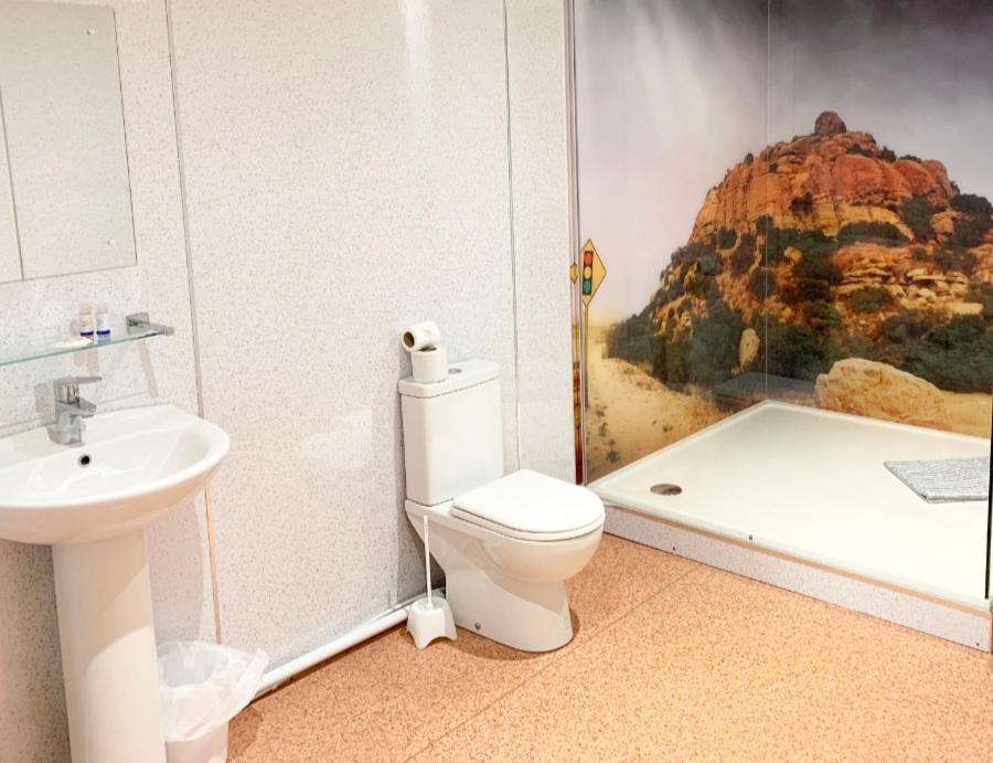 Silver Street Suites Whitby Bagian luar foto