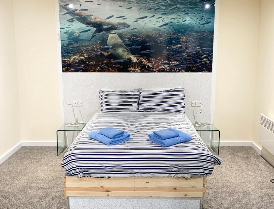 Silver Street Suites Whitby Bagian luar foto