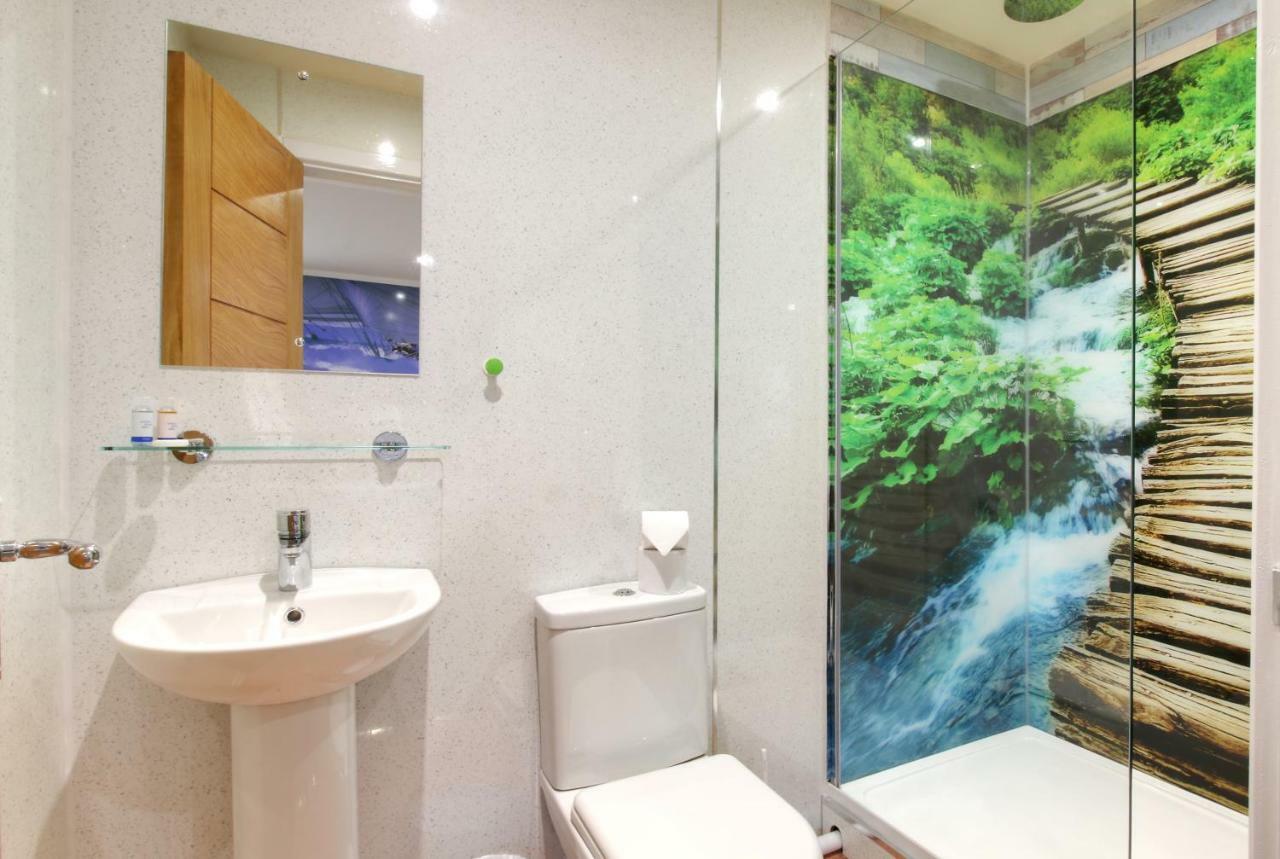 Silver Street Suites Whitby Bagian luar foto