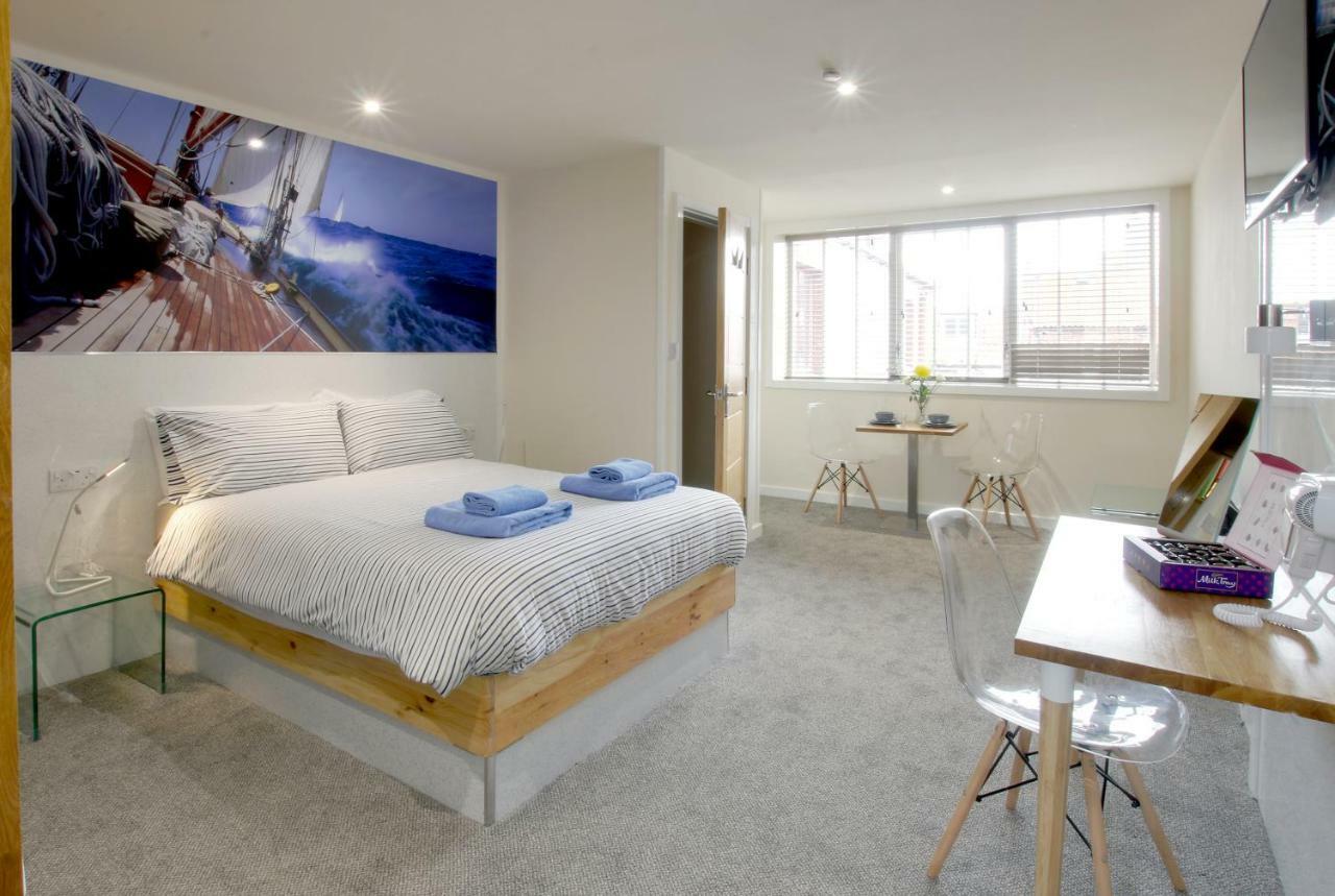 Silver Street Suites Whitby Bagian luar foto