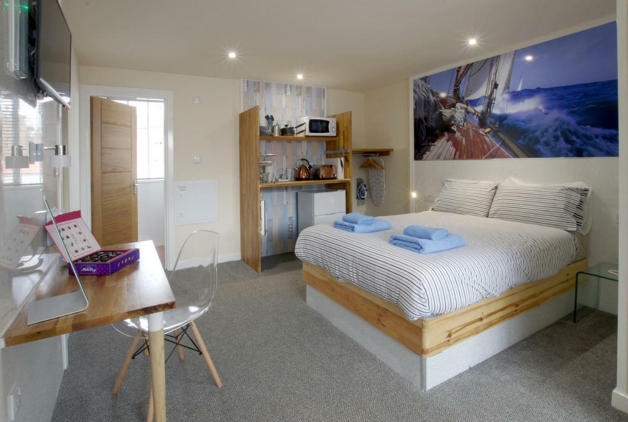 Silver Street Suites Whitby Bagian luar foto