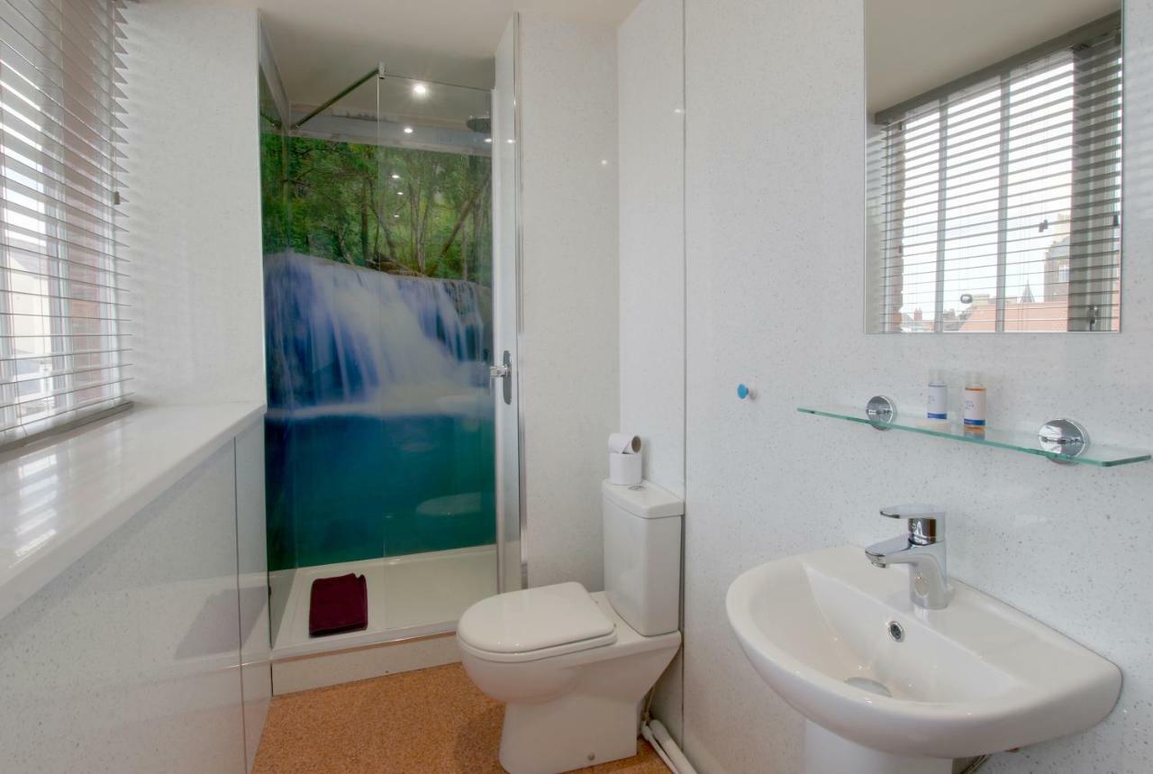 Silver Street Suites Whitby Bagian luar foto