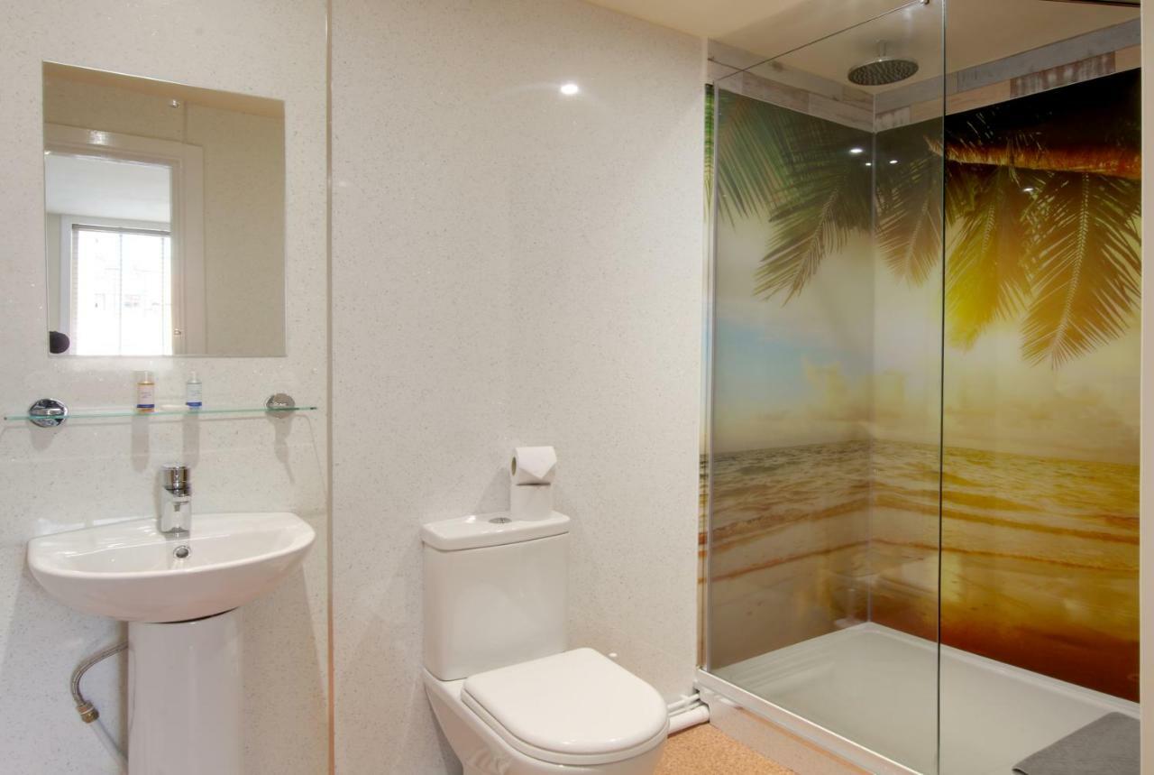 Silver Street Suites Whitby Bagian luar foto