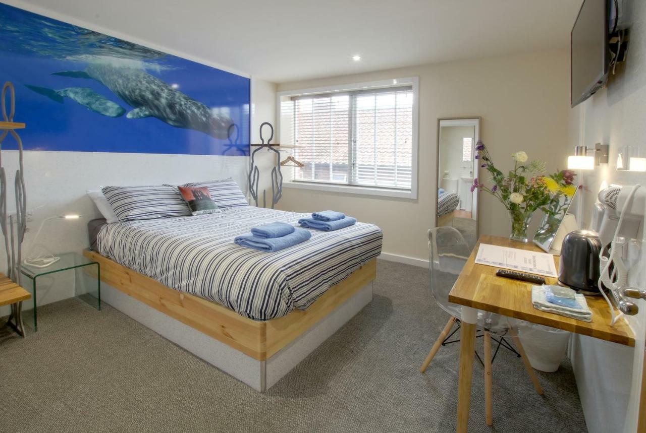 Silver Street Suites Whitby Bagian luar foto