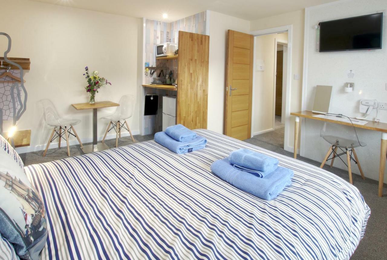 Silver Street Suites Whitby Bagian luar foto
