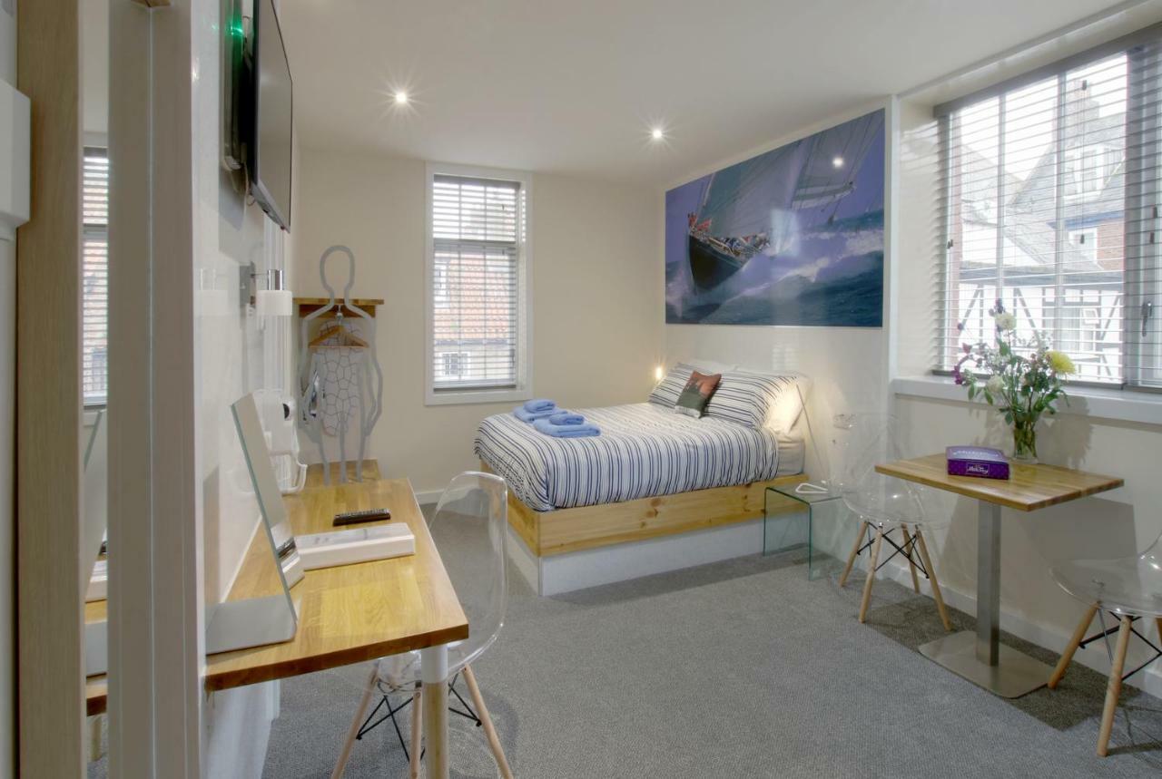 Silver Street Suites Whitby Bagian luar foto